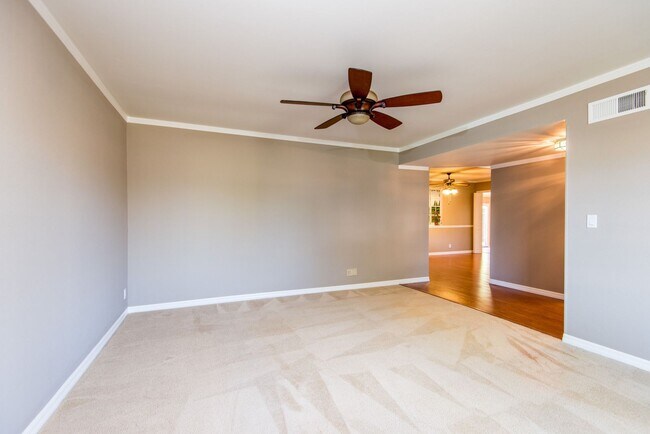 Building Photo - Spacious South Bay Home in Charming Neighb...