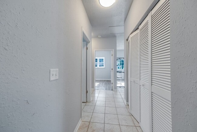 Building Photo - 3 BED, 1.5 BATH DUPLEX IN TUSCOLA