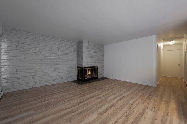 Building Photo - 2021