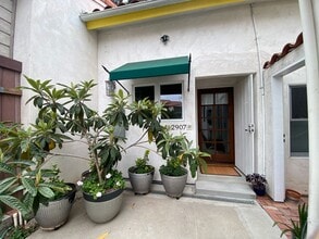 Building Photo - LARGE Mission Hills granny flat w/Loft and A/C!