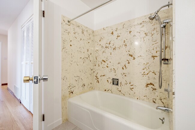 Building Photo - 90 Geldert Dr