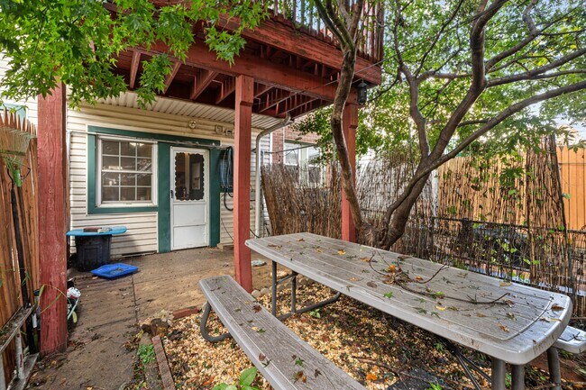 Building Photo - 3229 Almond St