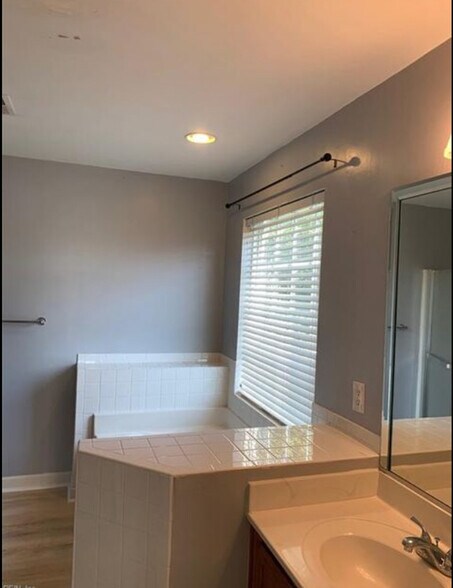 Building Photo - 713 Tallahassee Dr