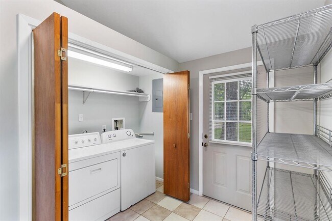 Building Photo - 14519 Oakleaf Dr