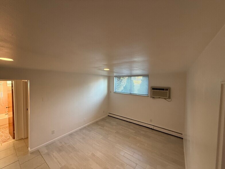 Building Photo - 3313 Camvic Ter