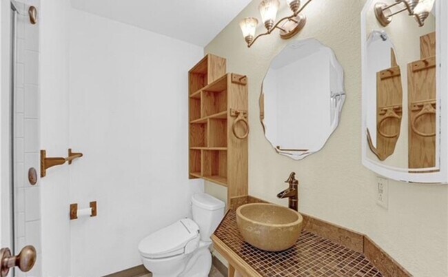 Building Photo - STUNNING 4 BEDROOM 3 BATH, 2 STORY HOME WI...