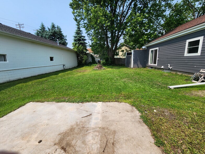 Backyard - 260 1st St S