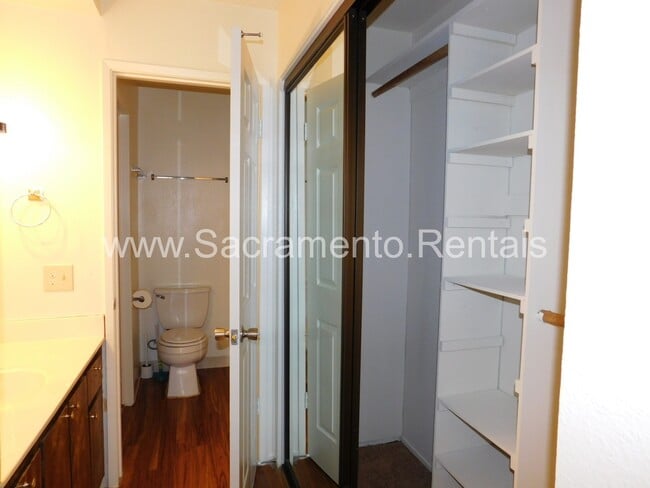 Building Photo - 750 Del Verde Cir