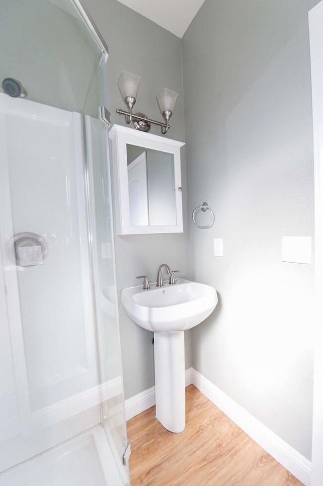 Building Photo - 1535 Livonia Ave