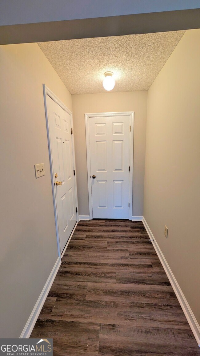 Building Photo - 2235 Old Hamilton Pl