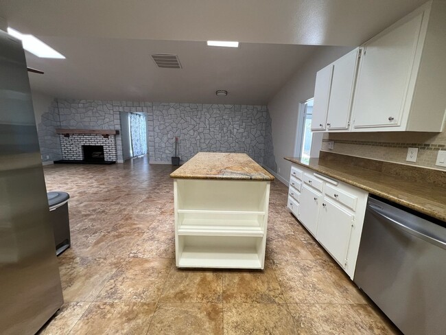Building Photo - Spacious Single-Story 6-bed 3-bath Oasis with Private Pool and Spa in Spring Valley