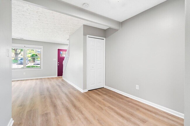 Building Photo - 3500 Warwick Dr