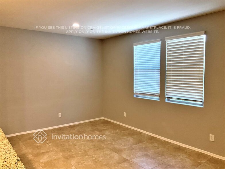 Building Photo - 208 N Sandal