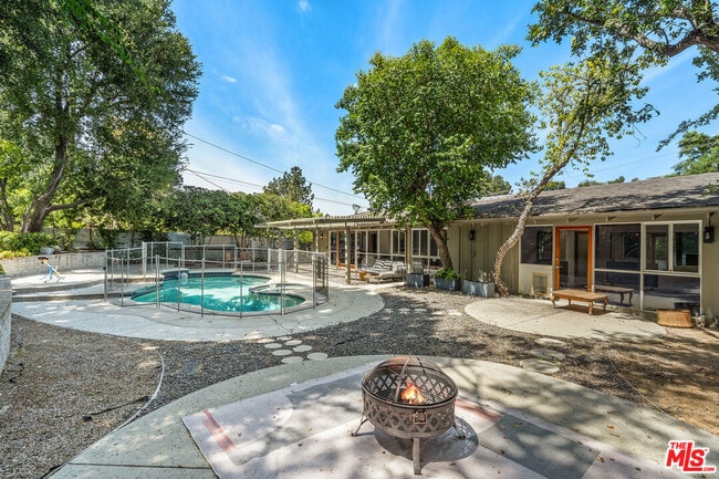 Building Photo - 3641 Woodcliff Rd