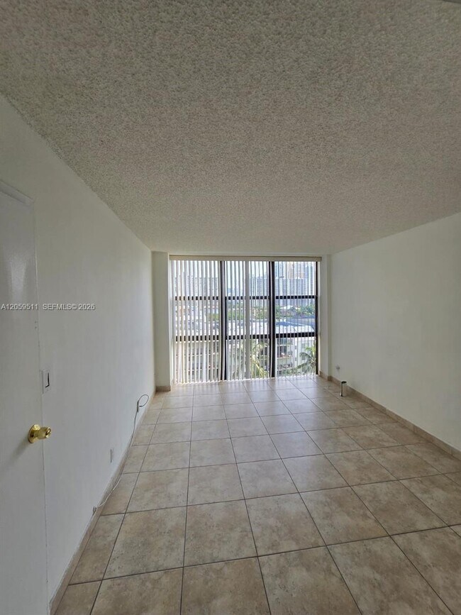 Building Photo - 17021 N Bay Rd