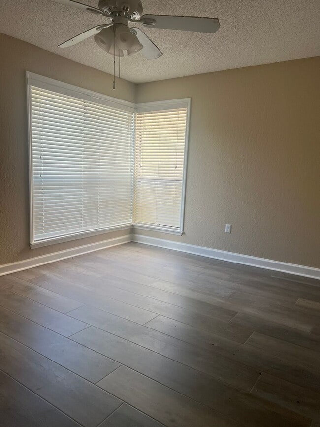 Building Photo - 2/2 first floor unit in Village Townhomes ...