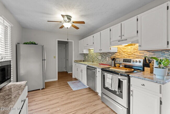 Building Photo - 39 Orrin Ct