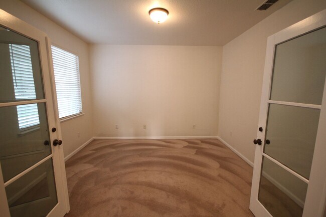 Building Photo - 3 Bed| 2.5 Bath | 2448 SF | 2 Separate Garages | Two Story Home | Tenant pays $190 for WS&G.