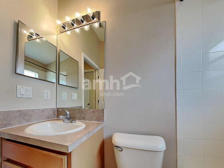 Building Photo - 1304 Emerald Hill Way