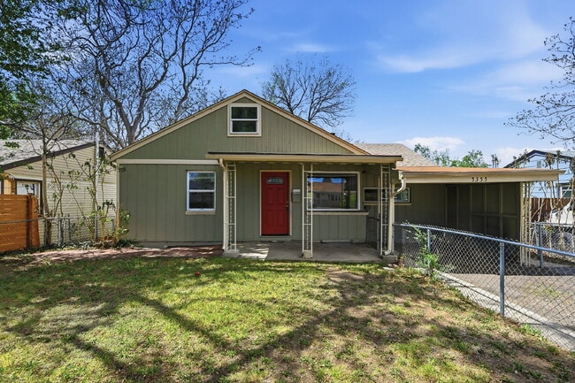 Building Photo - $2,820.95 with $300 off the first month's rent, 4 Beds - 2 Bath, Single Family Home in Denver wit...