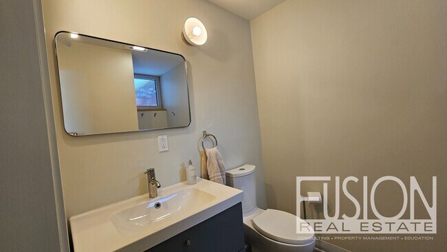 Building Photo - 11 Lakeview Terrace