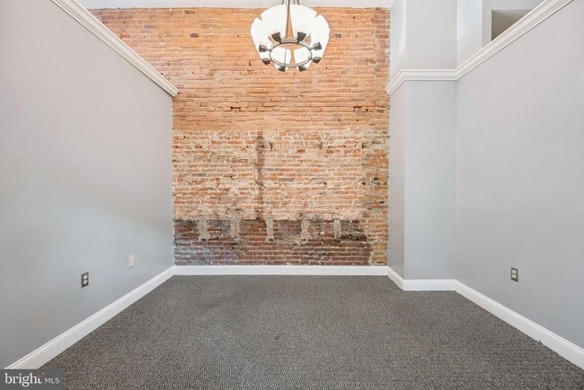 Building Photo - 1412 Light St