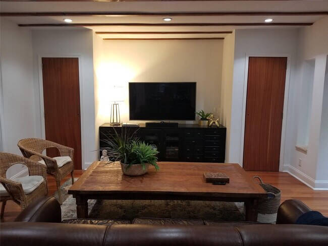 Building Photo - 2369 Overbrook St