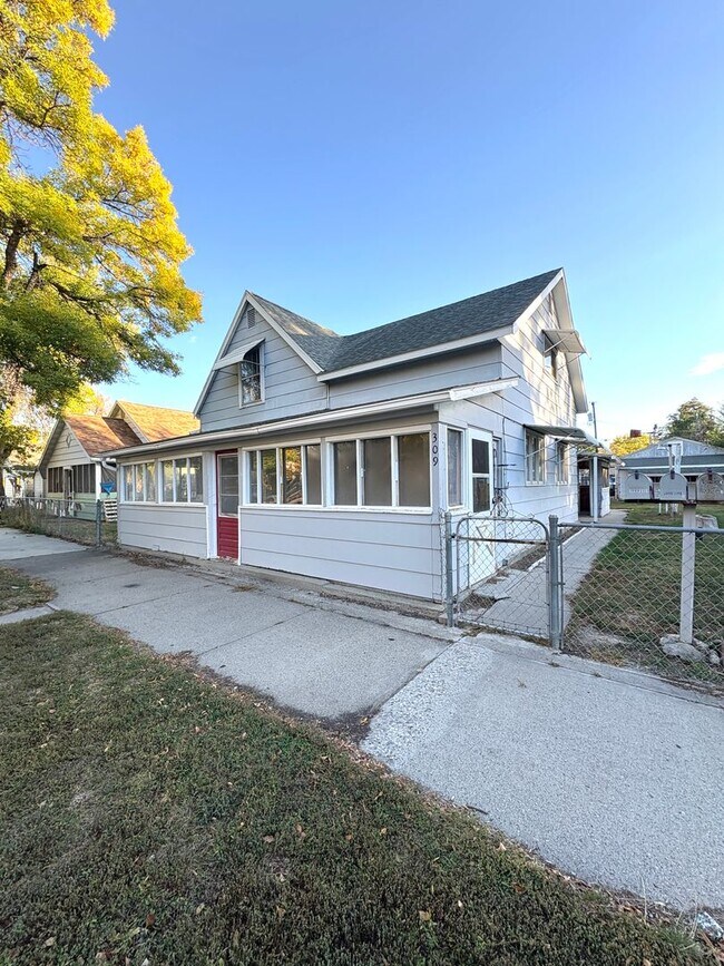 Building Photo - 309 S 33rd St