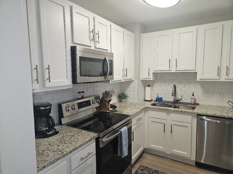 Building Photo - 4364 Bethwood Cir