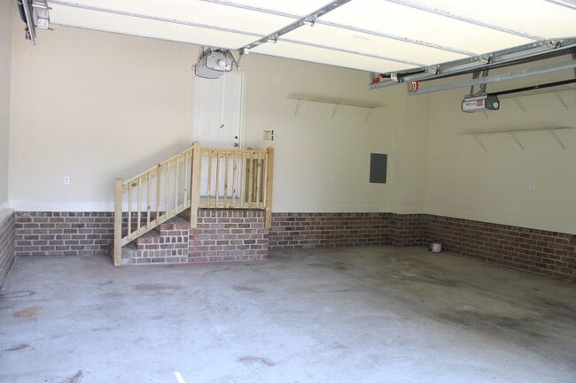 Building Photo - 4400 Dewfield Dr N