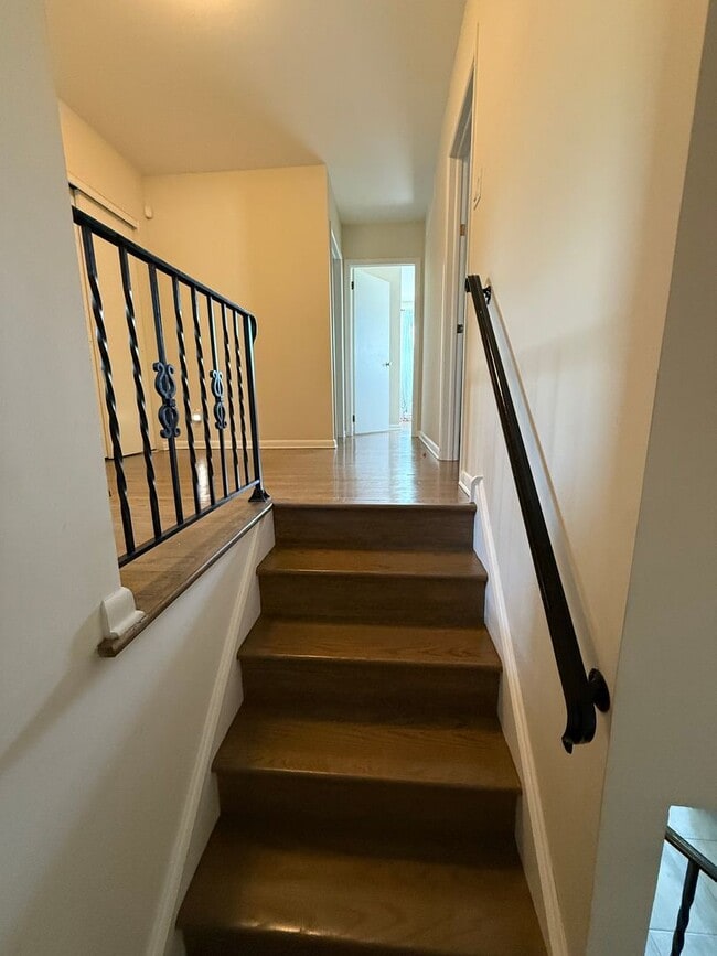Building Photo - Large House in Cherry Hill East for Rent