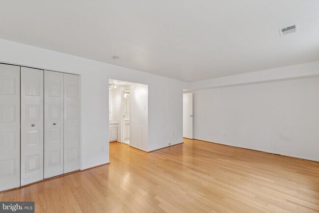 Building Photo - 2817 Jermantown Rd