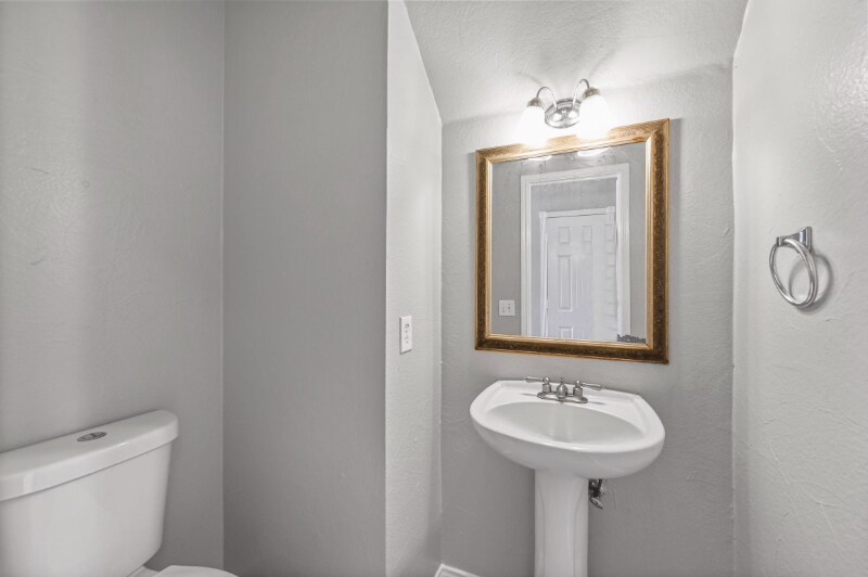 Building Photo - 3005 Manor Green Blvd