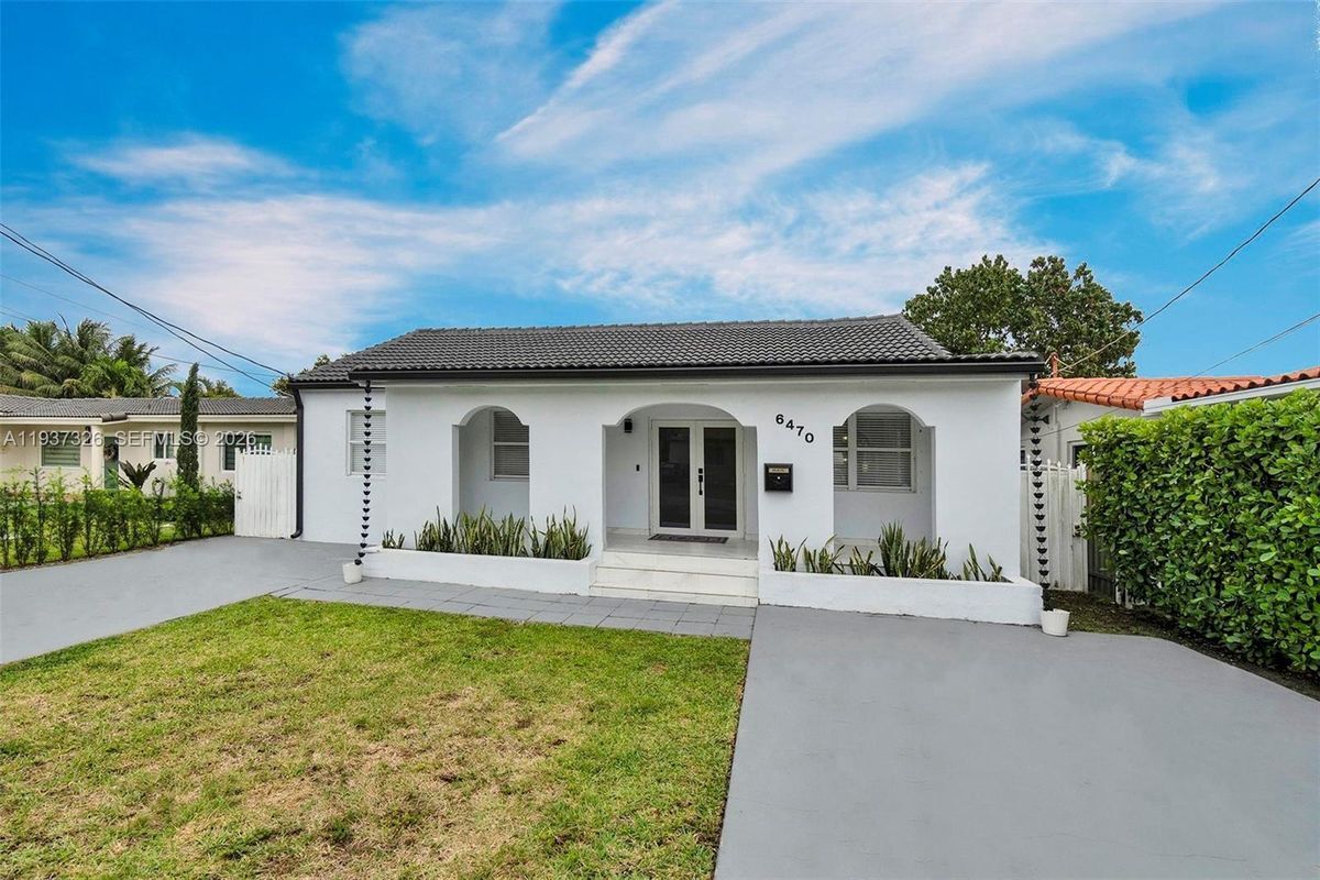 Building Photo - 6470 SW 27th St