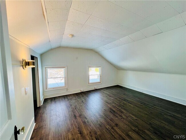 Building Photo - 140 E Oneida St