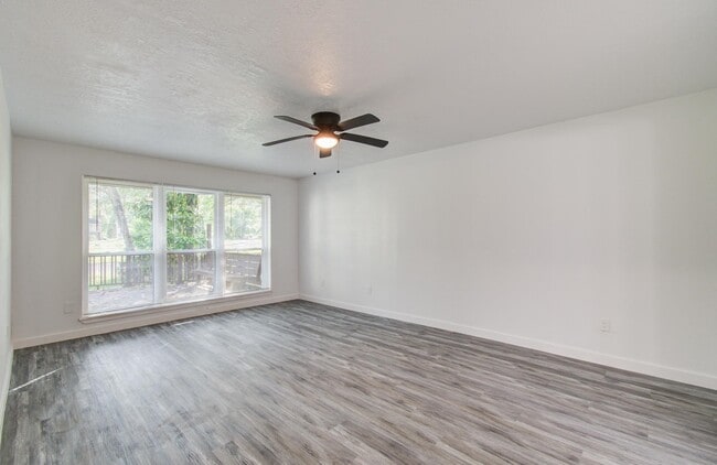 Building Photo - 812 Stone Mountain Dr