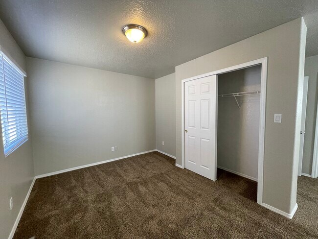 Building Photo - 10716 Habanero Way SE