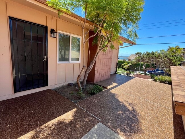Building Photo - 4 Bedroom 2.5 Bathroom Home, Newly renovat...