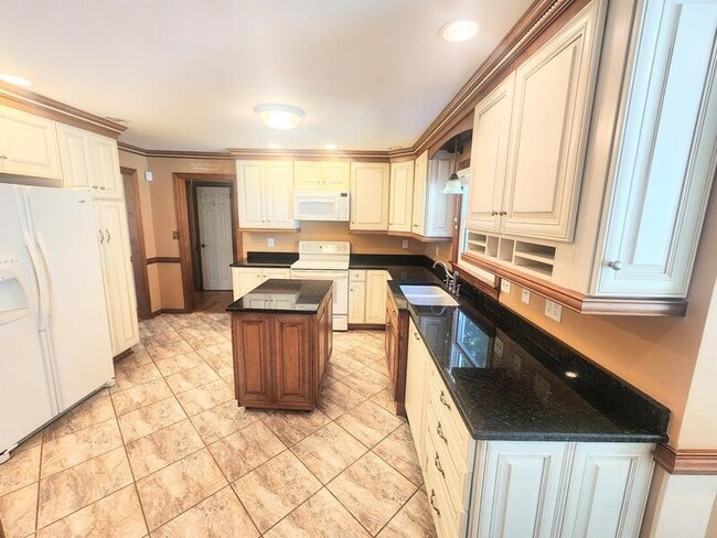 Building Photo - 720 Aguila Dr