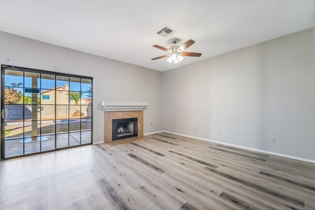 Building Photo - Stunning 4 bedroom home in Henderson with POOL!