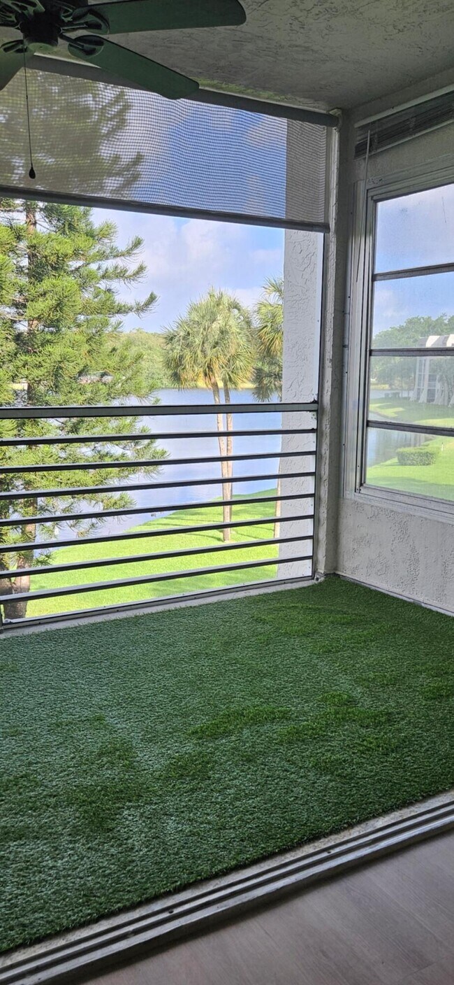 Building Photo - 9470 Poinciana Pl