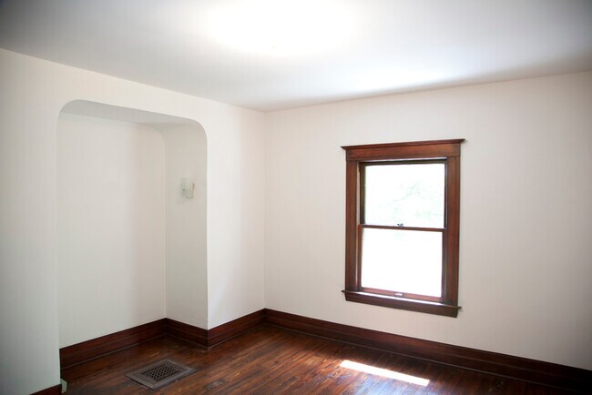 bedroom 3 - 3934 Avery St