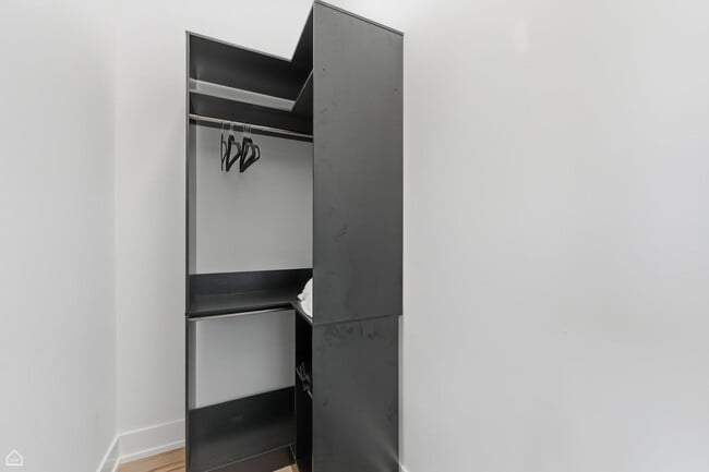 Building Photo - 4210 W 5th Ave