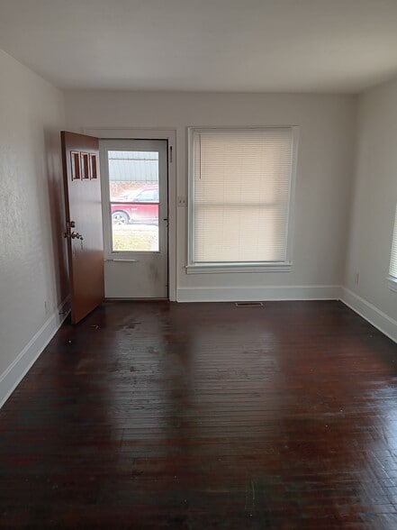 Living room - 1747 Monroe Ave