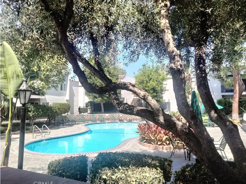 Building Photo - 18645 Hatteras St