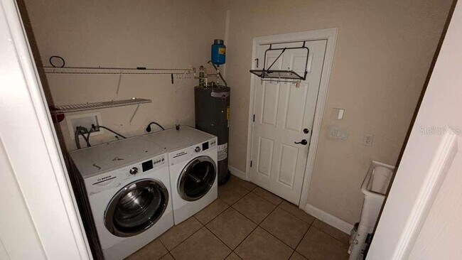 Building Photo - 7181 Regina Way