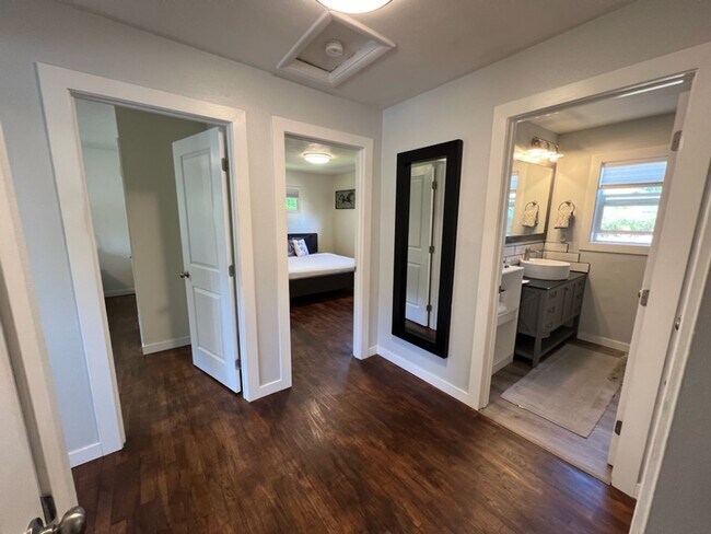 Building Photo - 2322 Fifth St