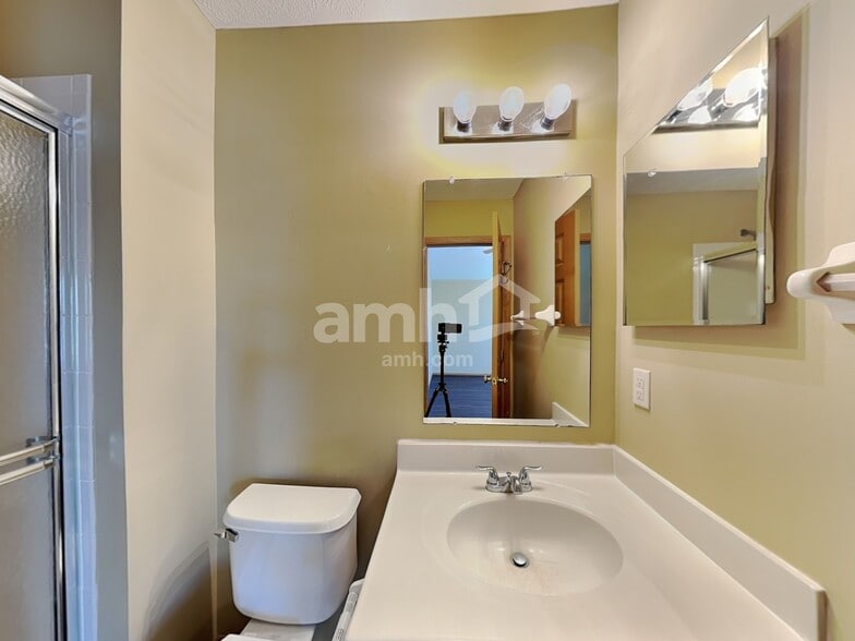 Building Photo - 818 Bent Oak Dr