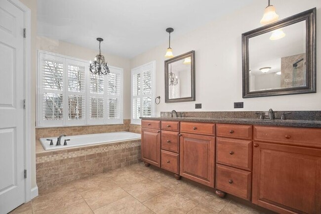 Building Photo - 6000 Blackstone Blvd