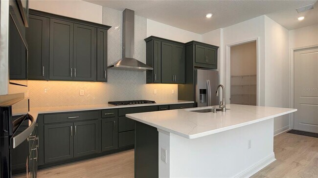 Building Photo - 14415 Crest Palm Ave